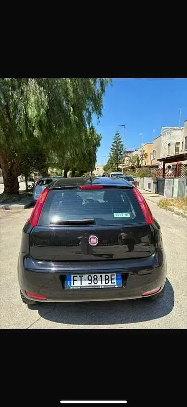 Usata Fiat Punto Young 69 CV (50 kW) 2018 Nero Utilitaria