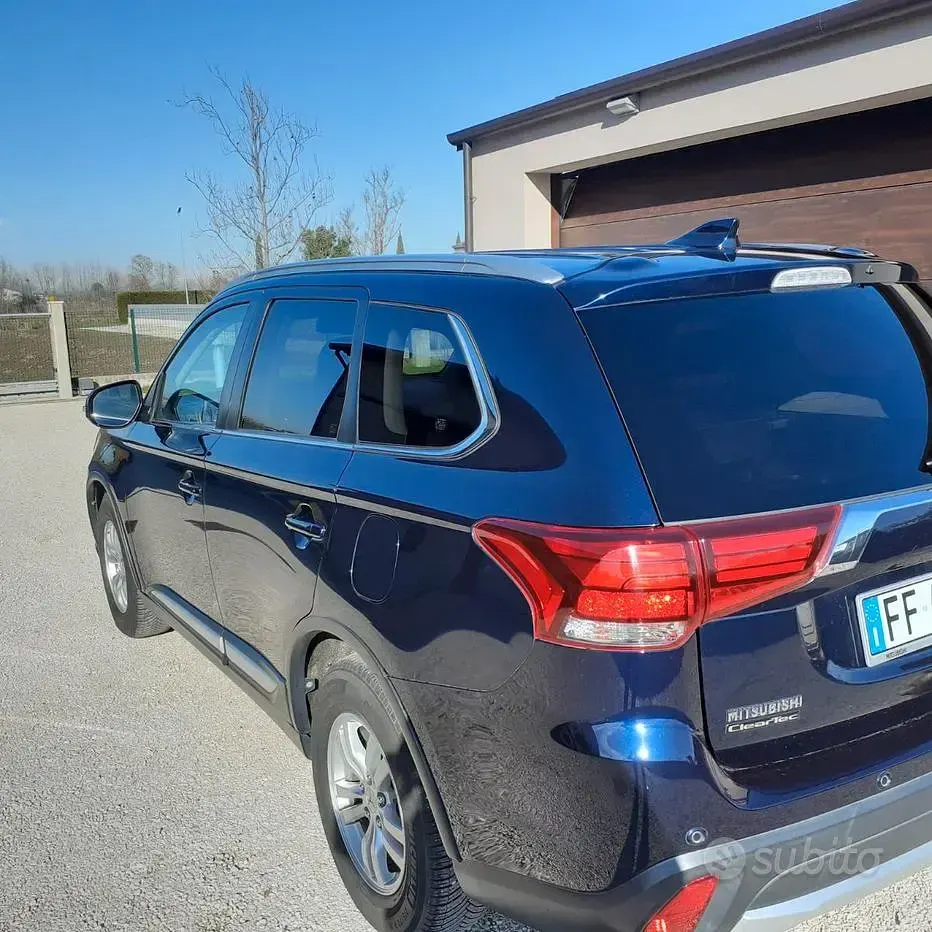 Usata Mitsubishi Outlander 150 CV (110 kW) 2016 Blu SUV