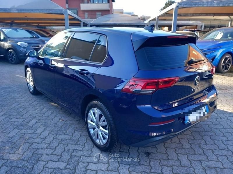 Usata VW Golf VIII Life 90 CV (66 kW) 2020 Blu / metallizzato Berlina