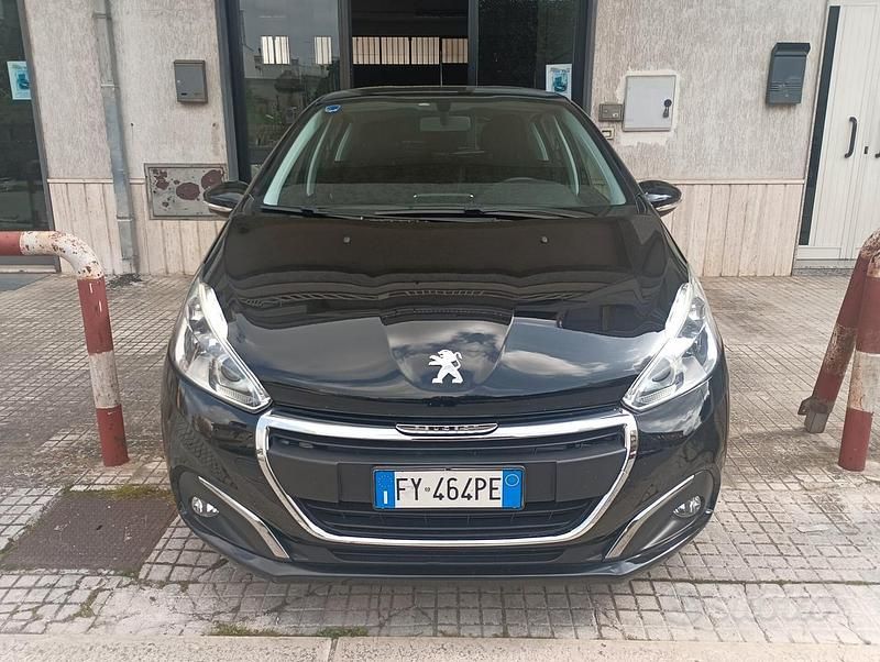 Usata Peugeot 208 Allure 101 CV (74 kW) 2019 Nero Utilitaria