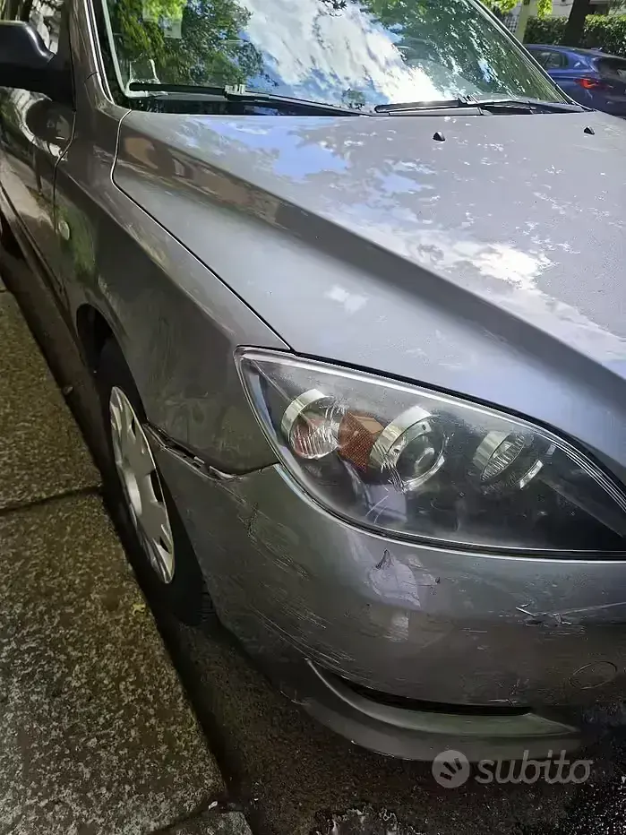 Usata Mazda 3 84 CV (61 kW) 2004 Grigio Berlina