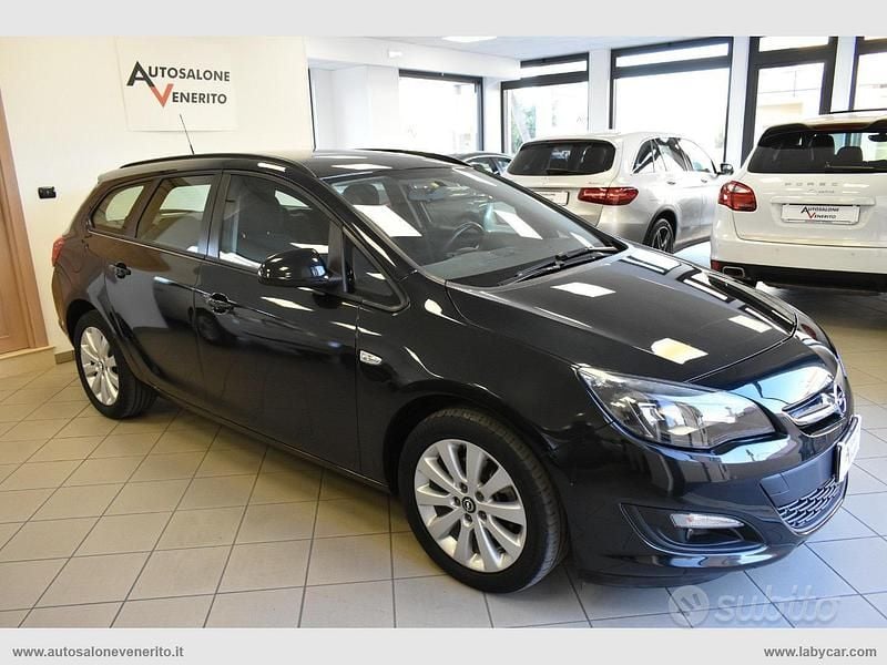 Usata Opel Astra 110 CV (80 kW) 2015 Nero Station wagon