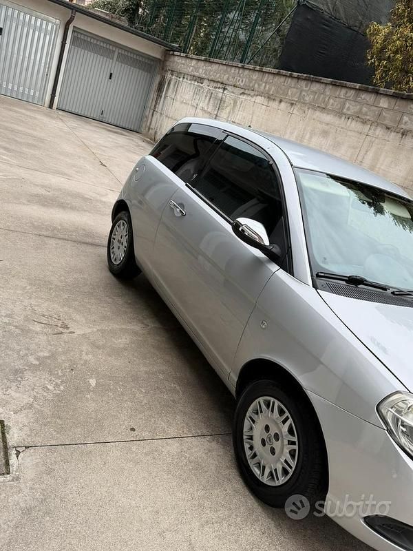 Usata Lancia Ypsilon 60 CV (44 kW) 2010 Grigio Utilitaria