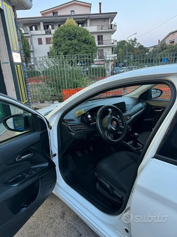 Usata Fiat Tipo 120 CV (88 kW) 2018 Bianco Berlina