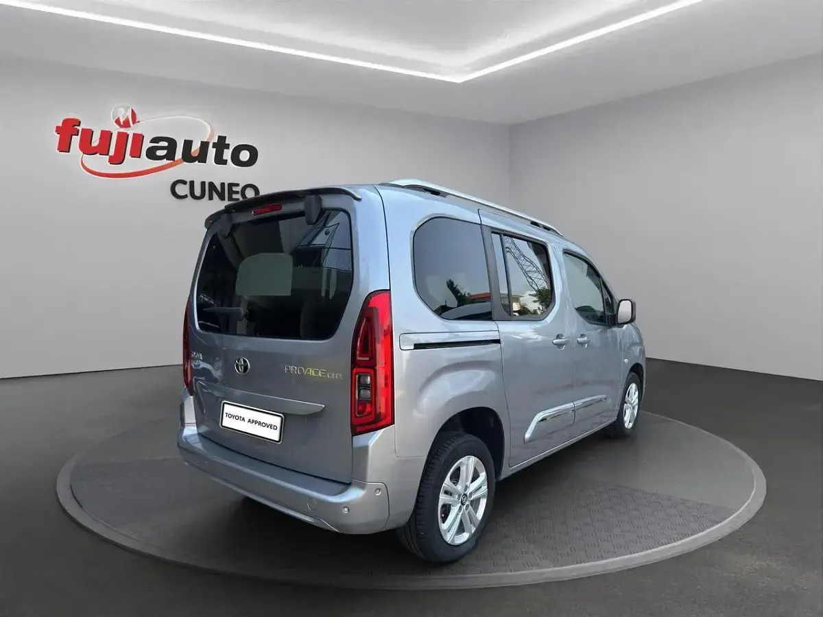 Usata Toyota Proace Verso City 110 CV (80 kW) 2022 Silver met Station wagon