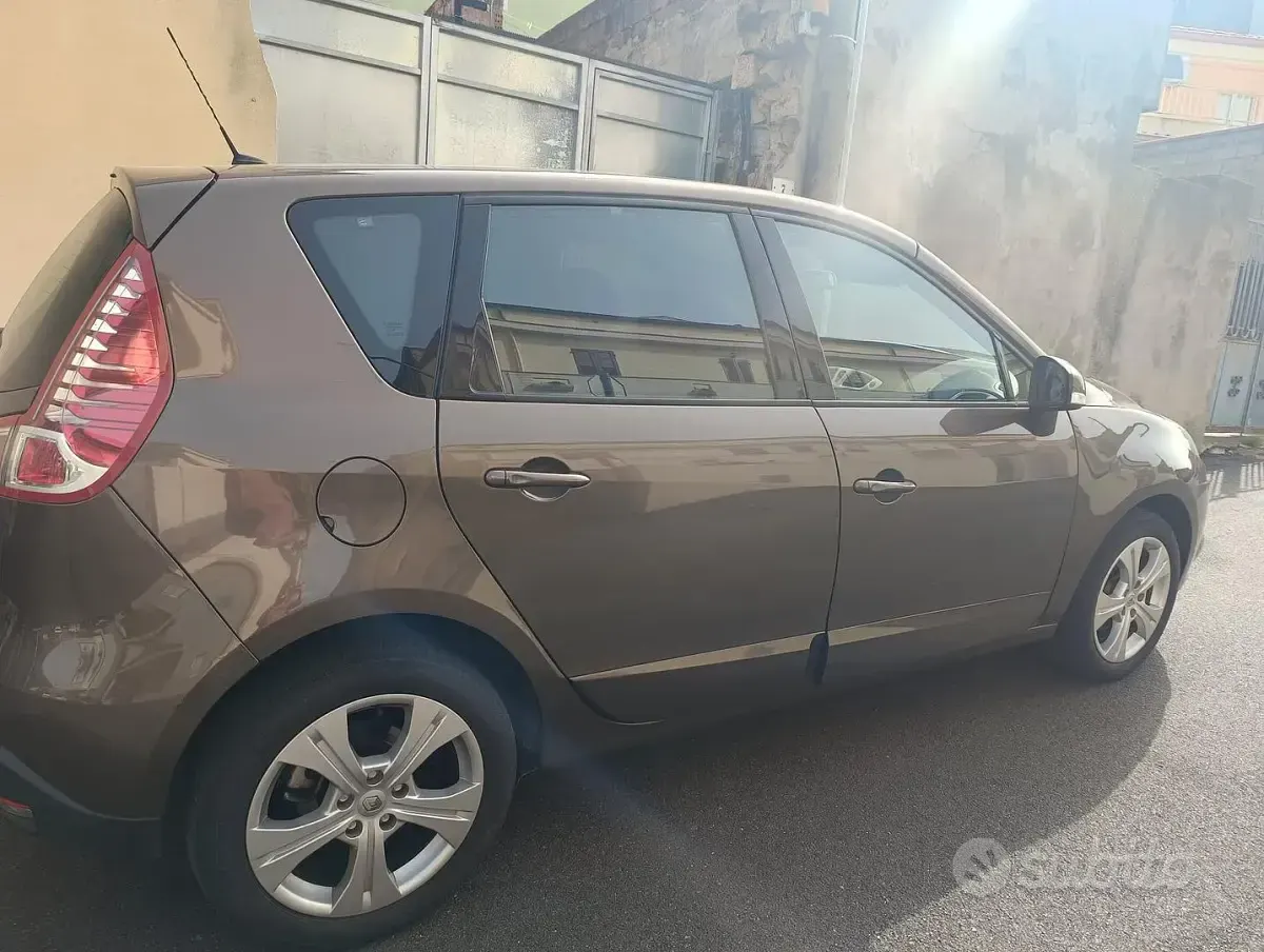 Usata Renault Scénic III 110 CV (80 kW) 2010 Berlina