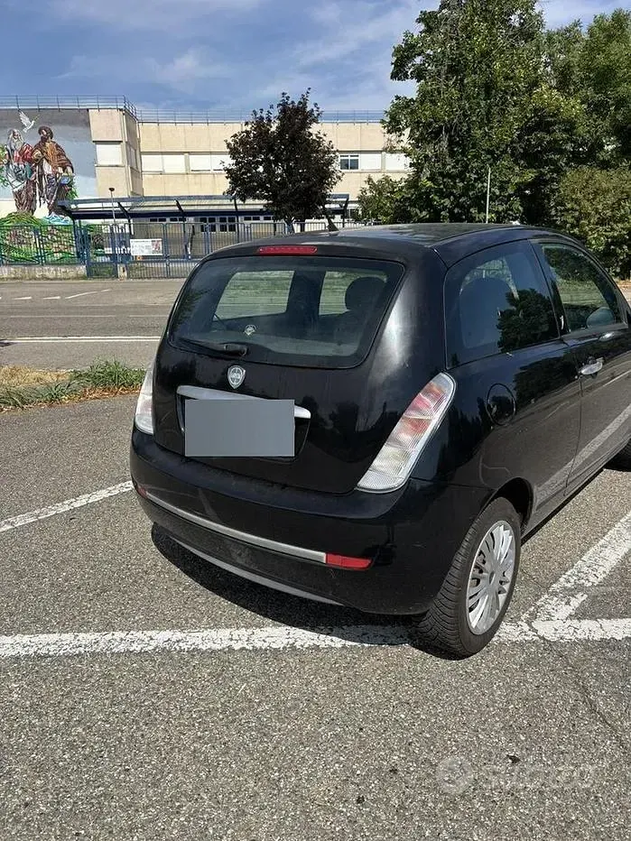 Usata Lancia Ypsilon 60 CV (44 kW) 2010 Nero Utilitaria