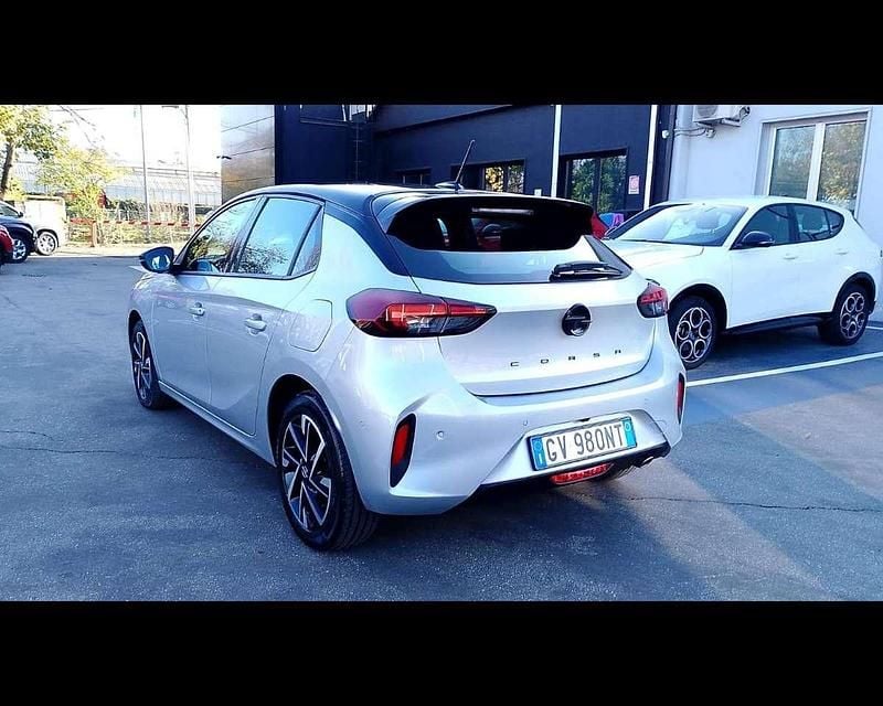 Usata Opel Corsa 101 CV (74 kW) 2024 Argento Berlina