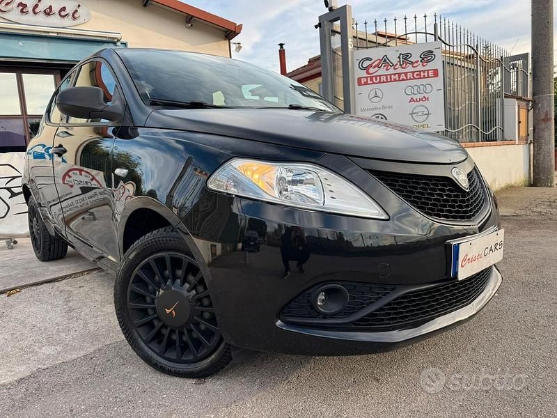 Usata Lancia Ypsilon Platinum 69 CV (50 kW) 2019 Nero Utilitaria