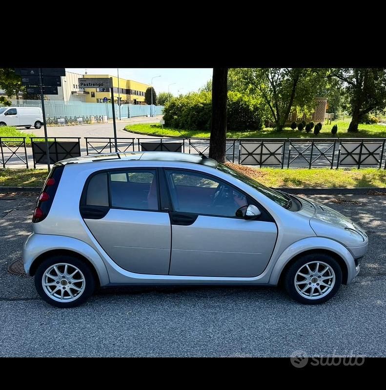 Usata Smart ForFour Passion 95 CV (69 kW) 2005 Gray Utilitaria