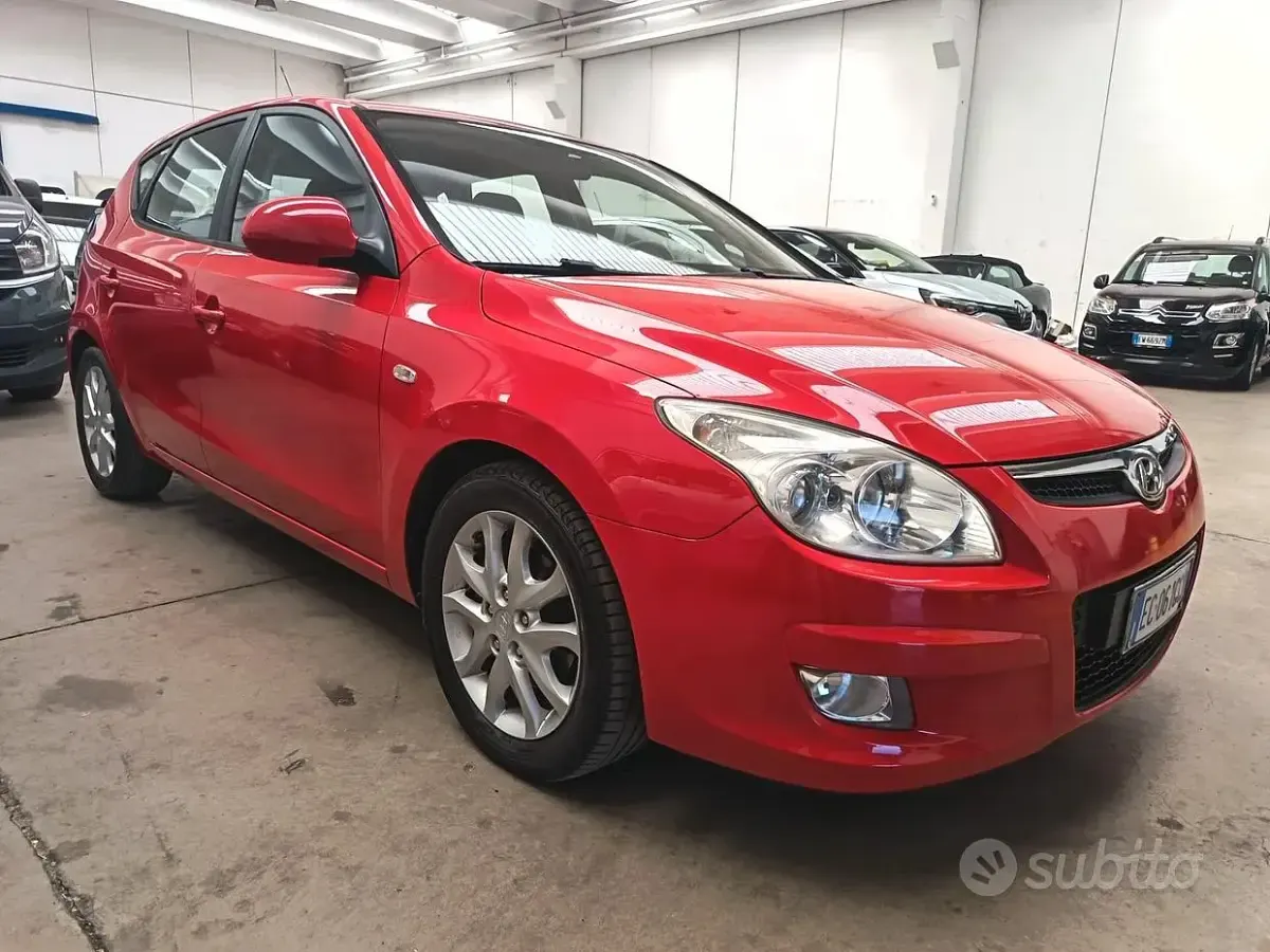 Usata Hyundai i30 Dynamiq 115 CV (84 kW) 2010 Rosso Berlina