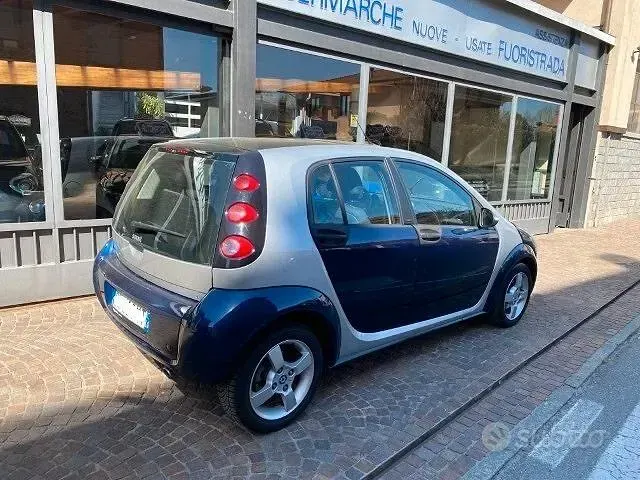 Begagnad Smart ForFour Passion 75 HK (55 kW) 2004 Blå Halvkombi