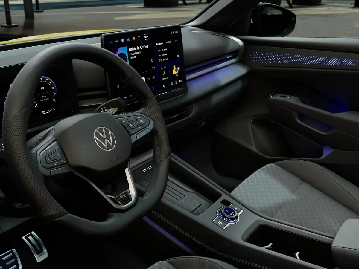 Nuova VW T-Roc R-line 150 CV (110 kW) 2026 Canary yellow nero SUV