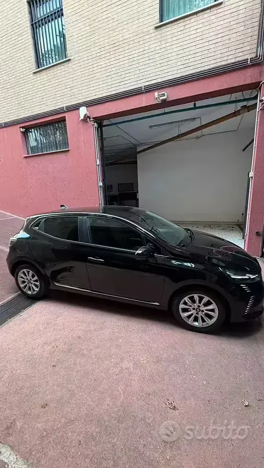 Usata Renault Clio V Life 65 CV (47 kW) 2024 Nero Berlina
