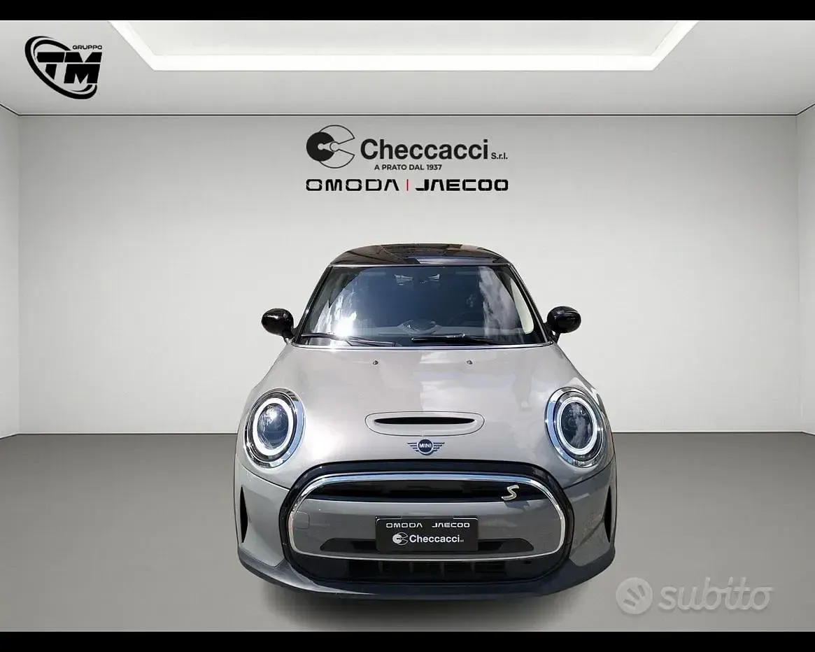 Usata Mini Cooper SE Essential 135 kW (184 CV) 2022 Grigio Utilitaria