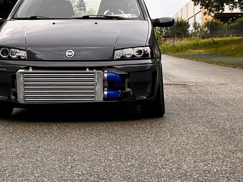 Usata Fiat Punto 231 CV (169 kW) 2001 Grigio Berlina