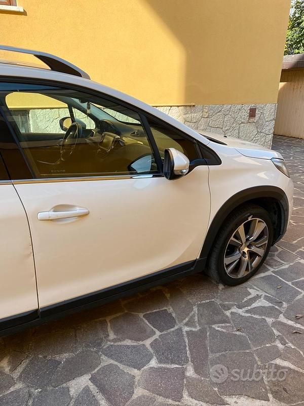 Usata Peugeot 2008 Allure 100 CV (73 kW) 2016 Bianco SUV