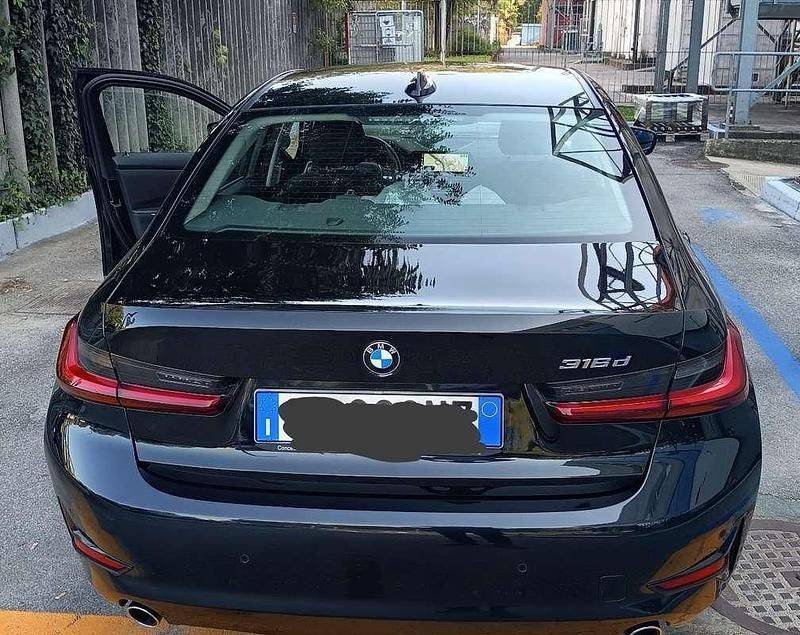 Usata BMW 316 Advantage 122 CV (89 kW) 2022 Nero Berlina