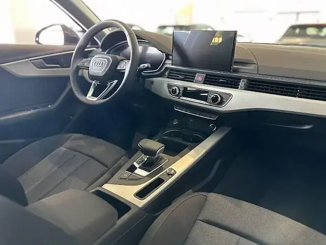 Usata Audi A4 Advanced 136 CV (100 kW) 2024 Grigio manhattan metallizzato Station wagon