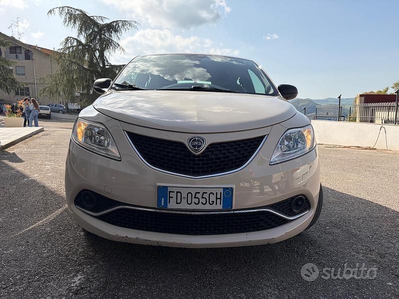 Begagnad Lancia Ypsilon 69 HK (50 kW) 2016 Halvkombi