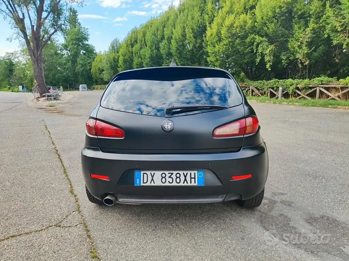 Usata Alfa Romeo 147 120 CV (88 kW) 2009 Nero Utilitaria