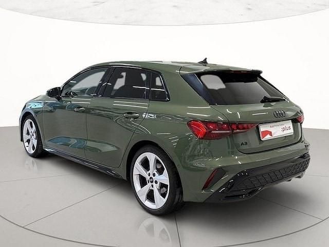 Usata Audi A3 S-Line 150 CV (110 kW) 2025 Verde distretto metallizzato Berlina