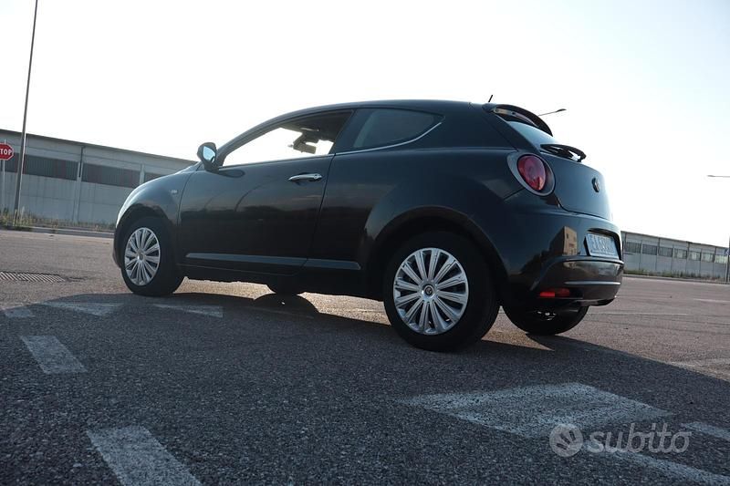 Nero Usata 2010 Alfa Romeo MiTo Due volumi | 3500 € (Molto cara) - Immagine 1/4