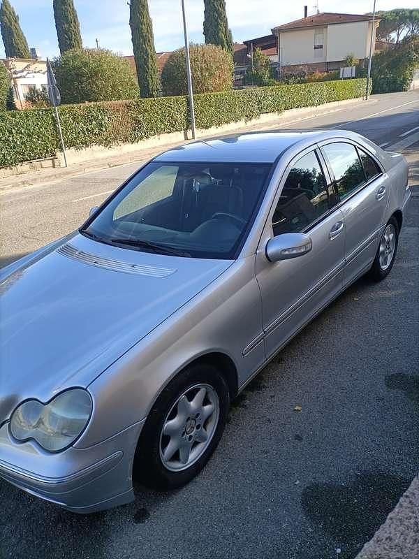 Begagnad Mercedes C180 Classic 129 HK (94 kW) 2001 Silver Sedan