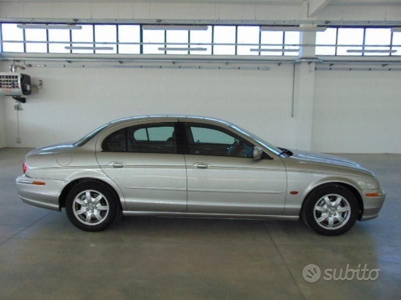 Usata Jaguar S-Type S 238 CV (175 kW) 1999 Grigio Berlina