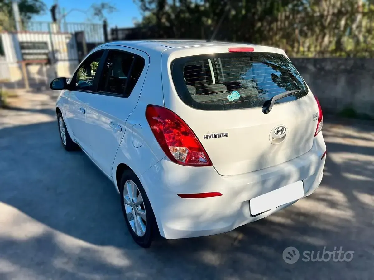 Usata Hyundai i20 Edition 85 CV (62 kW) 2014 Bianco Utilitaria
