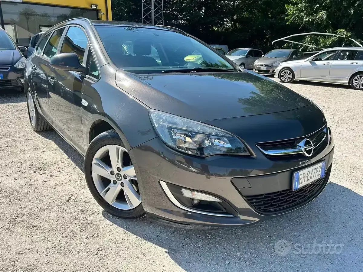 Usata Opel Astra Cosmo 110 CV (80 kW) 2013 Grigio Station wagon