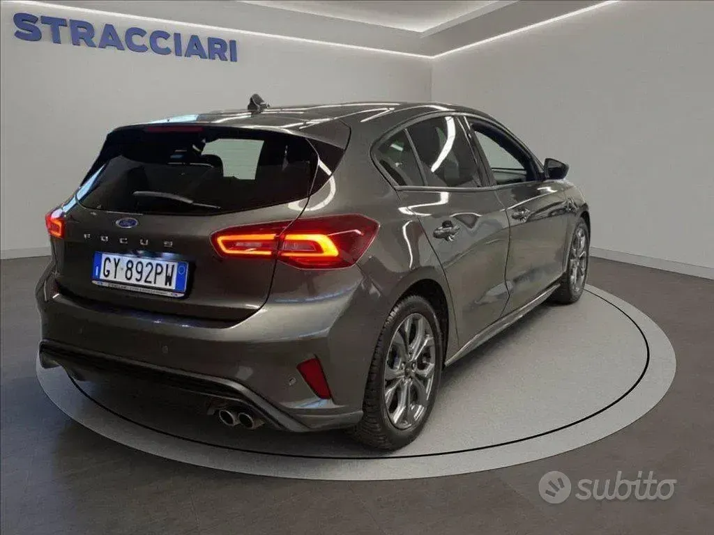 Usata Ford Focus ST-Line 116 CV (85 kW) 2025 Grigio metallizzato Berlina