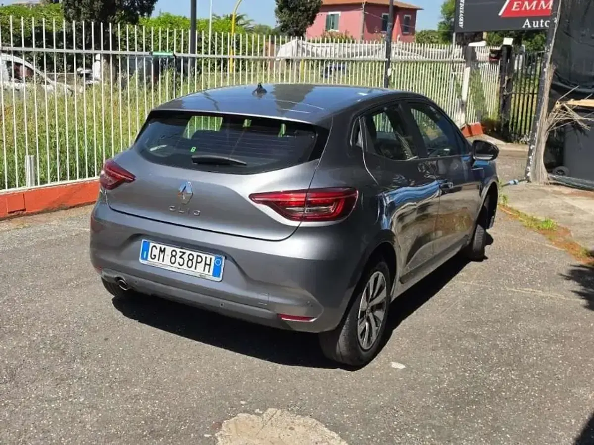 Gebraucht Renault Clio V Equilibre 91 PS (66 kW) 2023 Grau Limousine