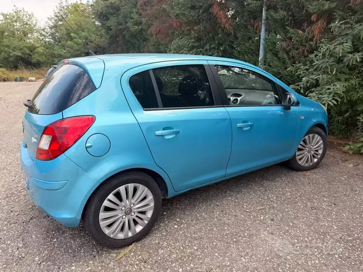 Usata Opel Corsa 75 CV (55 kW) 2012 Bluazzurro Utilitaria