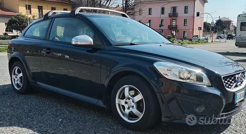 Usata Volvo C30 R-Design 115 CV (84 kW) 2012 Nero Utilitaria