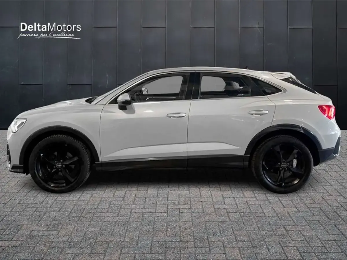 Usata Audi Q3 Sportback Business 150 CV (110 kW) 2020 Grigio chiaro metallizzato SUV
