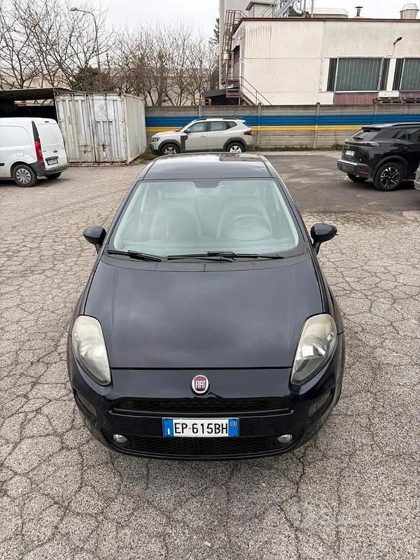 Usata Fiat Punto Pop 69 CV (50 kW) 2012 Blu/azzurro Utilitaria