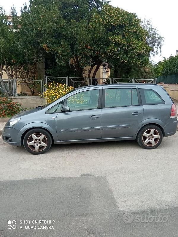 Grigio Usata 2007 Opel Zafira Monovolume | 1000 € (Super prezzo) - Immagine 1/4