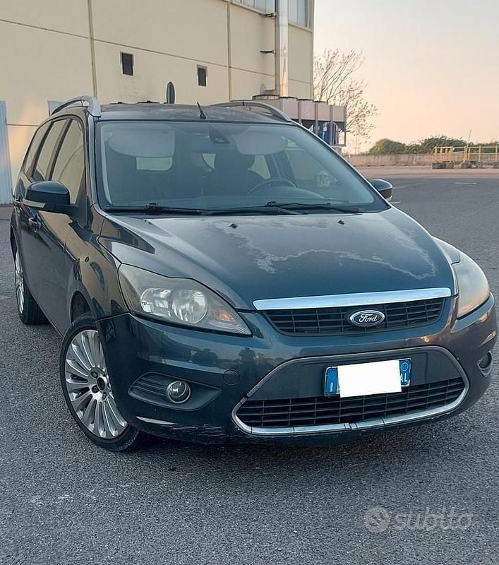 Usata Ford Focus 90 CV (66 kW) 2008 Grigio Station wagon