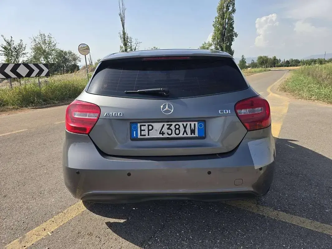 Usata Mercedes A180 109 CV (80 kW) 2013 Grigio Utilitaria