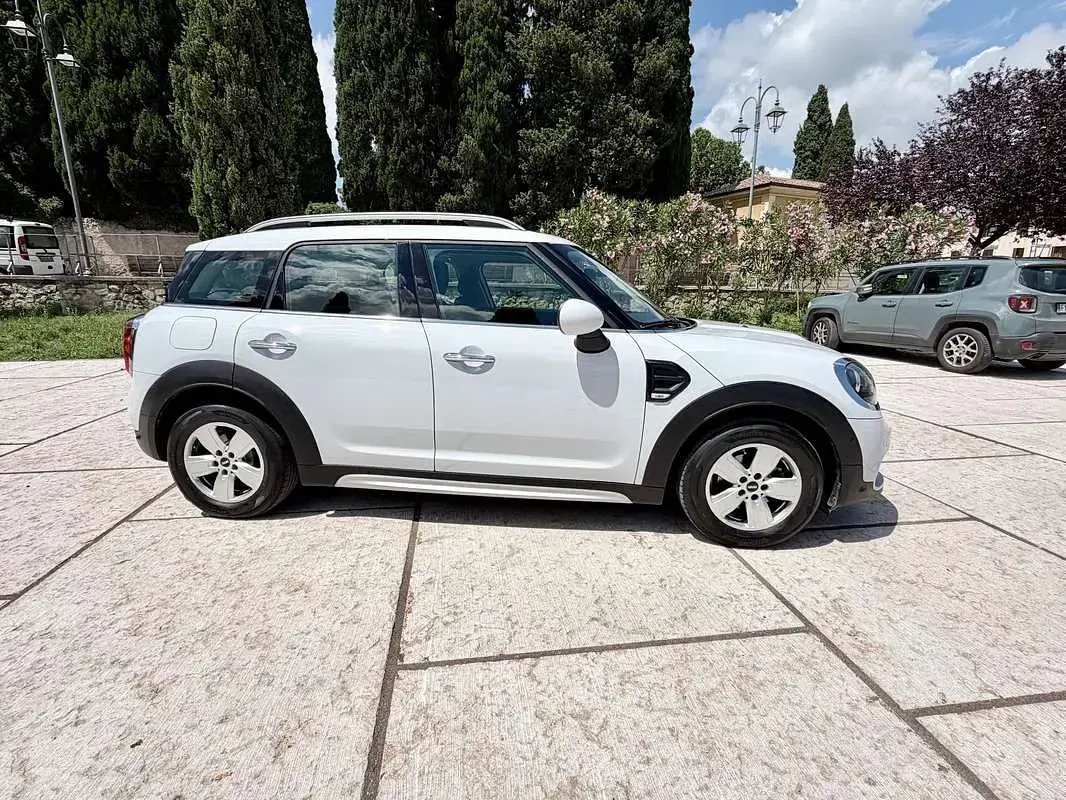 Usata Mini One Countryman 102 CV (75 kW) 2017 Bianco SUV