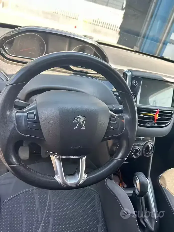 Usata Peugeot 208 82 CV (60 kW) 2013 Utilitaria