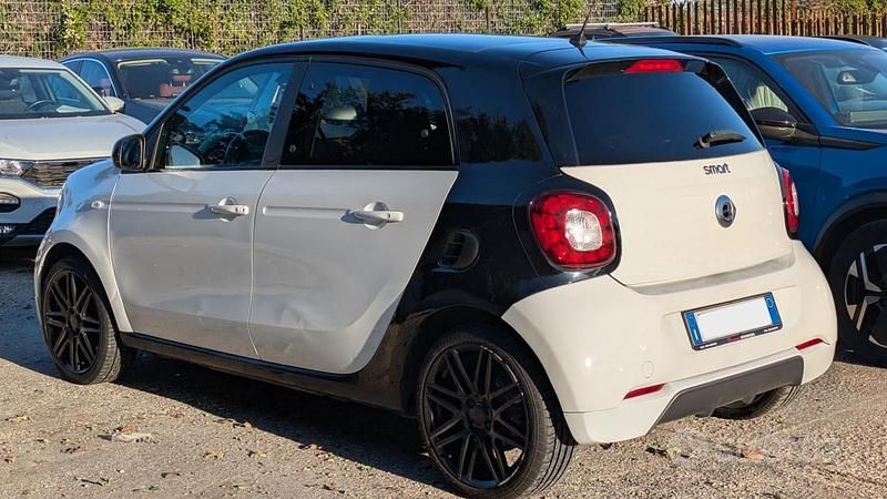 Usata Smart ForFour 90 CV (66 kW) 2017 Bianco Utilitaria