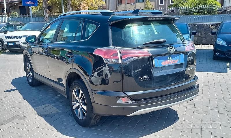 Occasion Toyota RAV4 Active 143 ch (105 kW) 2016 Noir SUV