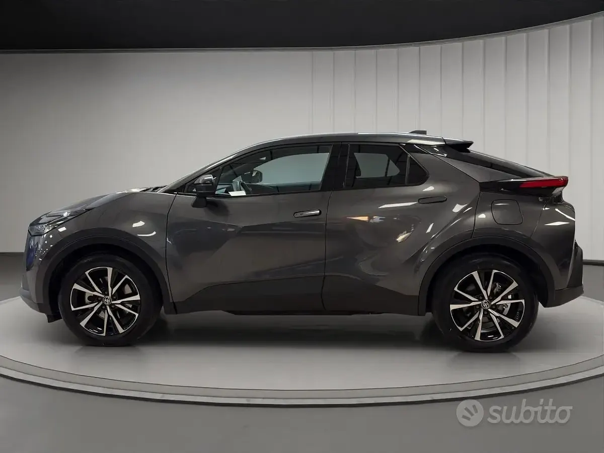 Usata Toyota C-HR Eco 223 CV (164 kW) 2025 Dark grey met SUV