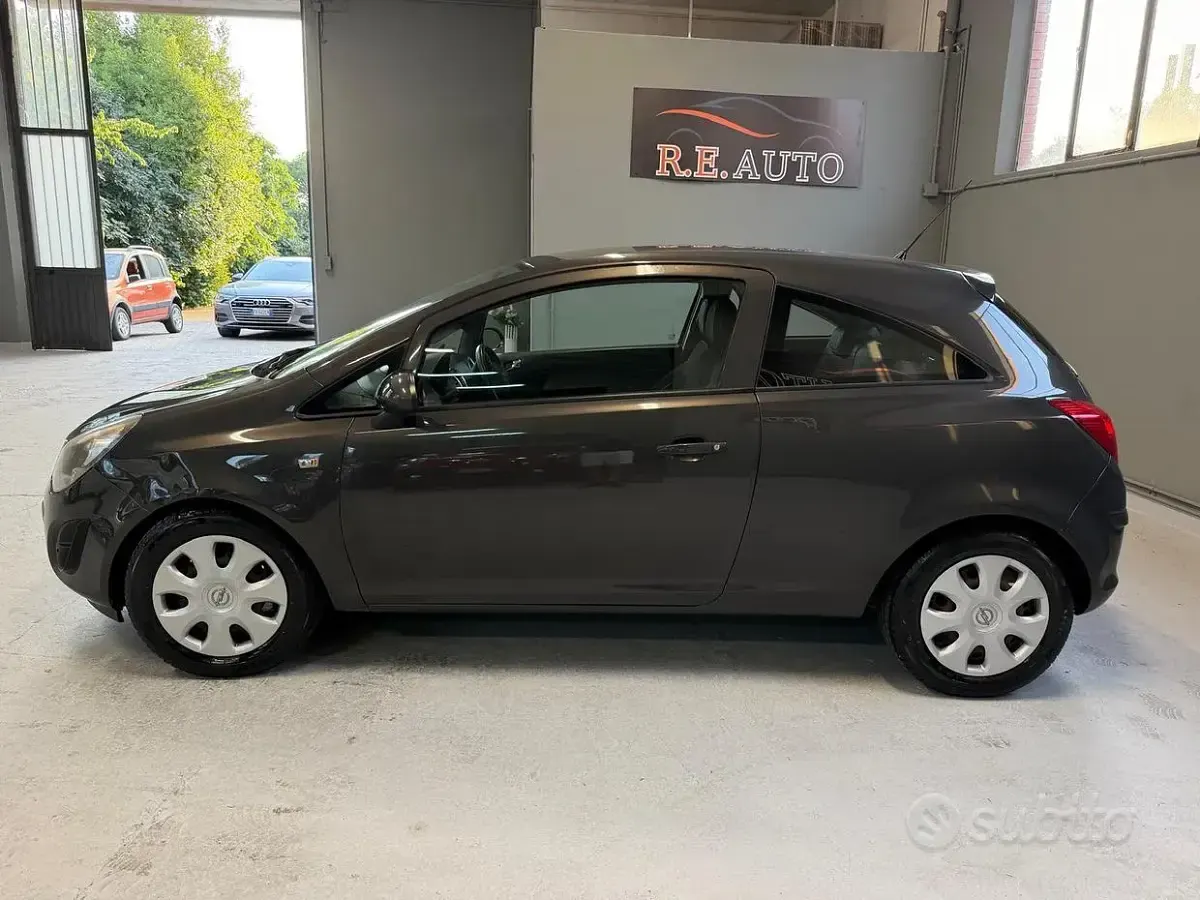 Usata Opel Corsa 85 CV (62 kW) 2014 Marrone Utilitaria