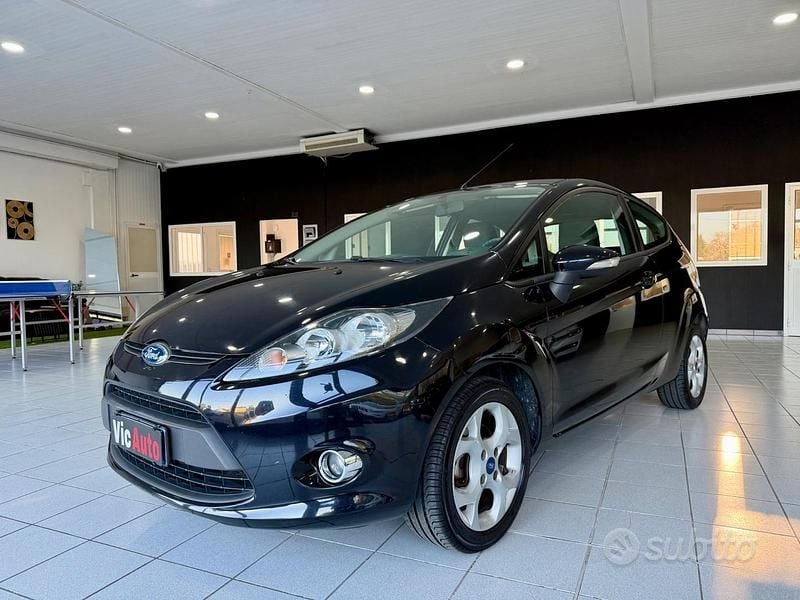 Usata Ford Fiesta Titanium 70 CV (51 kW) 2011 Nero Utilitaria