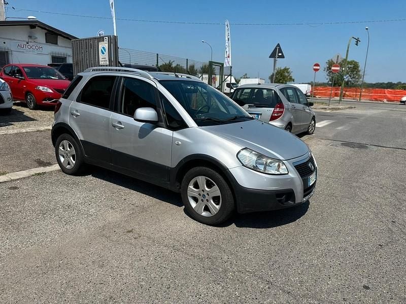 Argento Usata 2006 Fiat Sedici Emotion SUV | 1990 € (Super prezzo) - Immagine 1/4