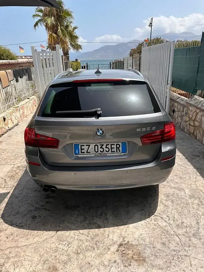 Usata BMW 520 Comfort Edition 190 CV (139 kW) 2015 Grigio Station wagon