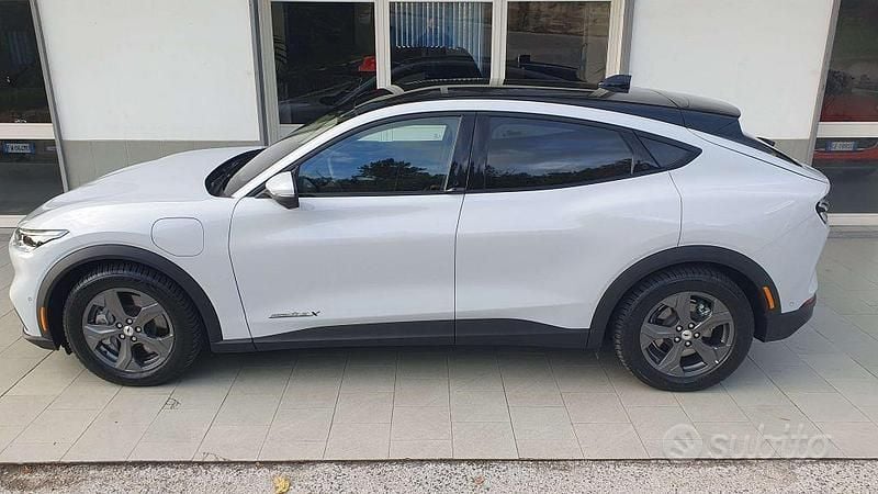 Usata Ford Mustang Mach-E Extended Range 216 kW (294 CV) 2024 Star white SUV